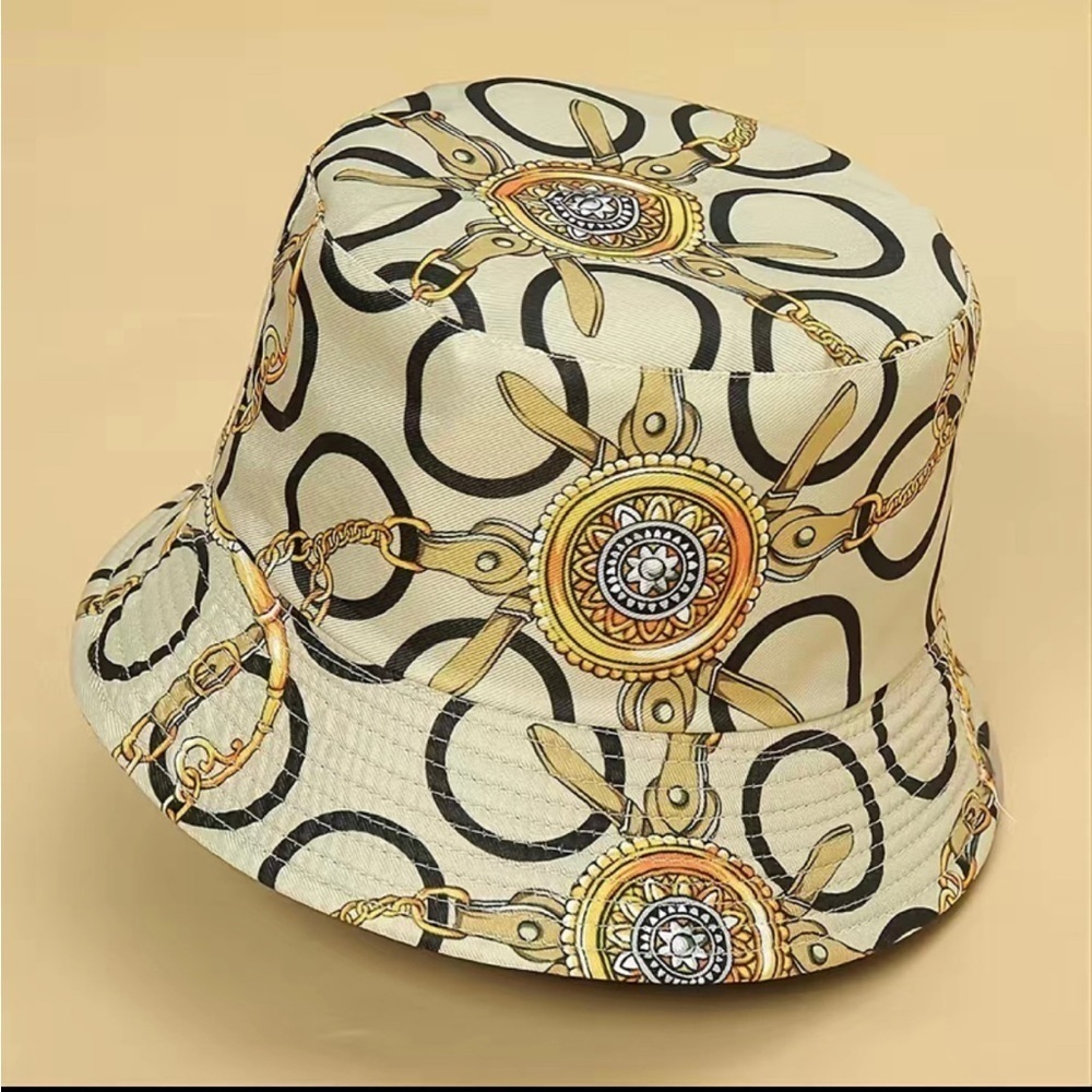 Chain Designer Bucket Hat